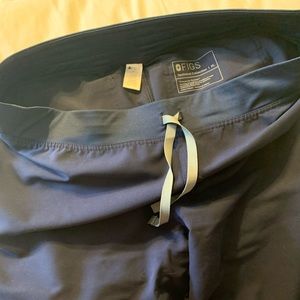 Figs Livingston scrub pants in XL